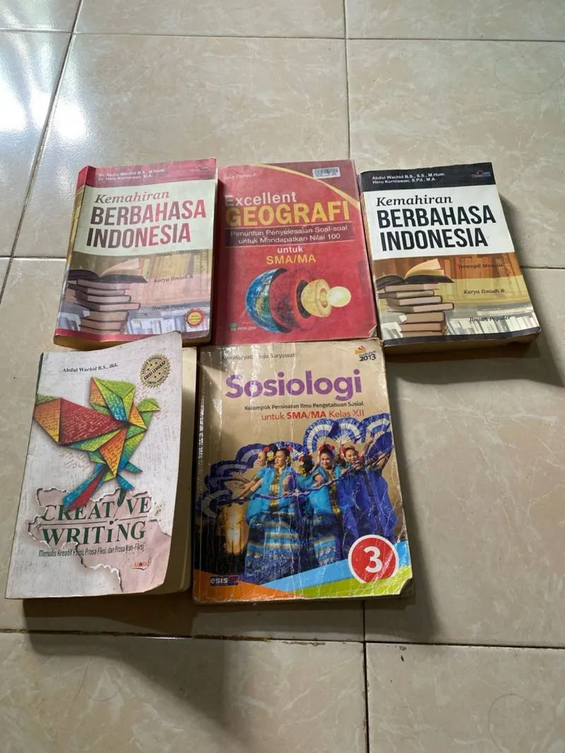 Buku sekolah photo 1