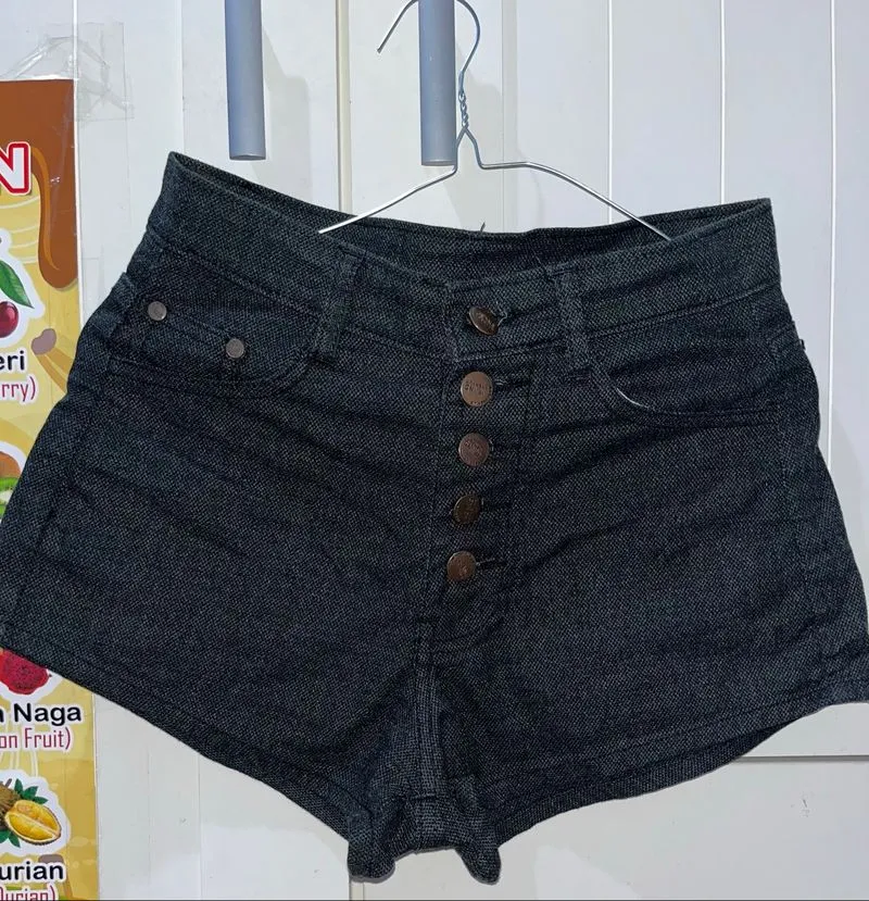 Celana pendek denim wanita photo 1