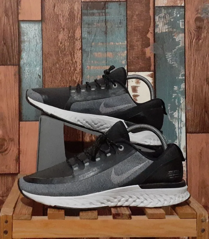 Nike Casual Sneakers Pria white black photo 1