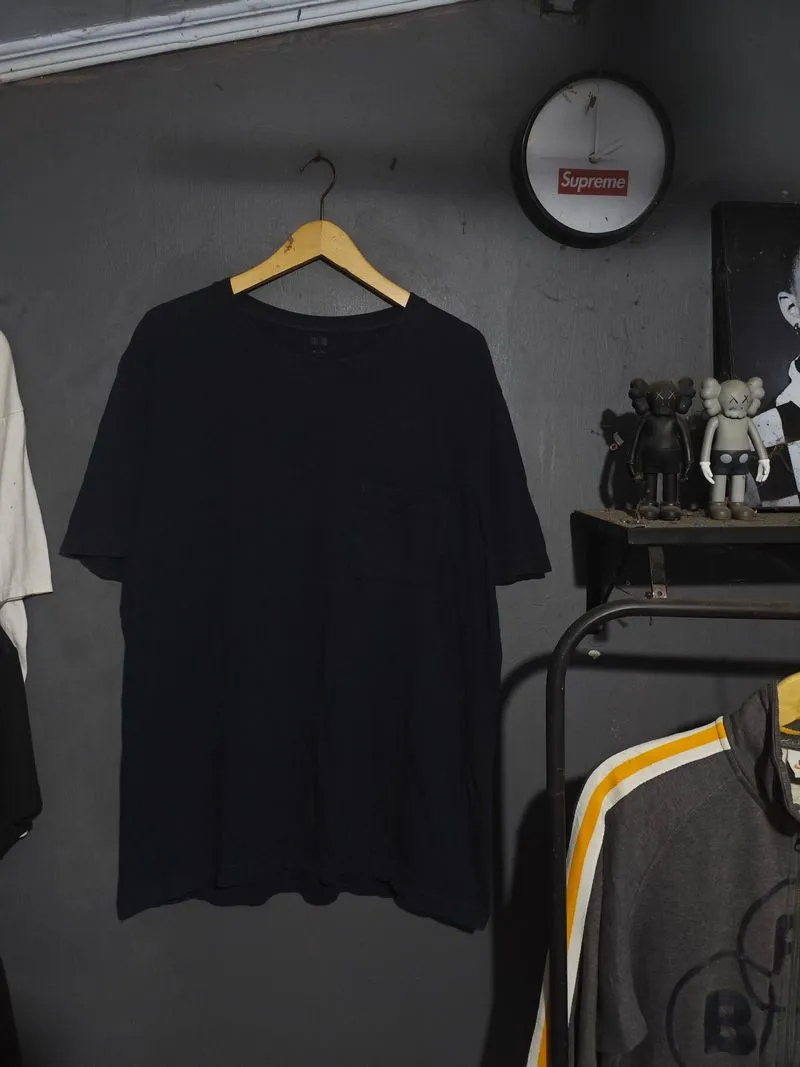 Kaos Uniqlo Pocket Dark Navy photo 1