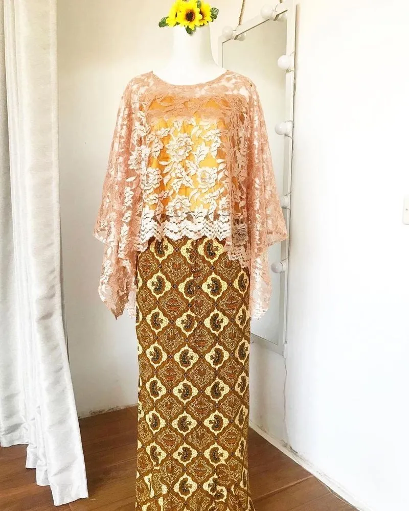 Pakaian adat Pakaian Nasional Wanita gold yellow photo 1