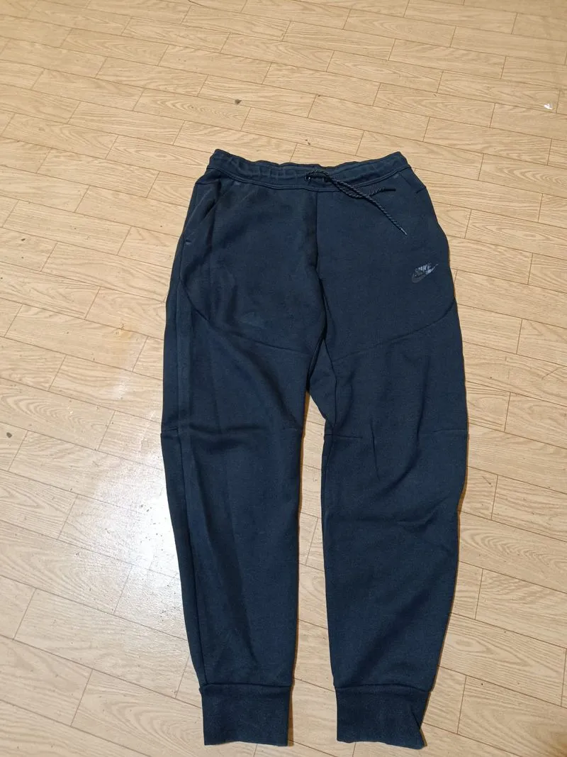 Nike tech jogger photo 1
