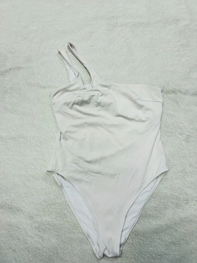 Swimsuit size xl Defect  photo 1