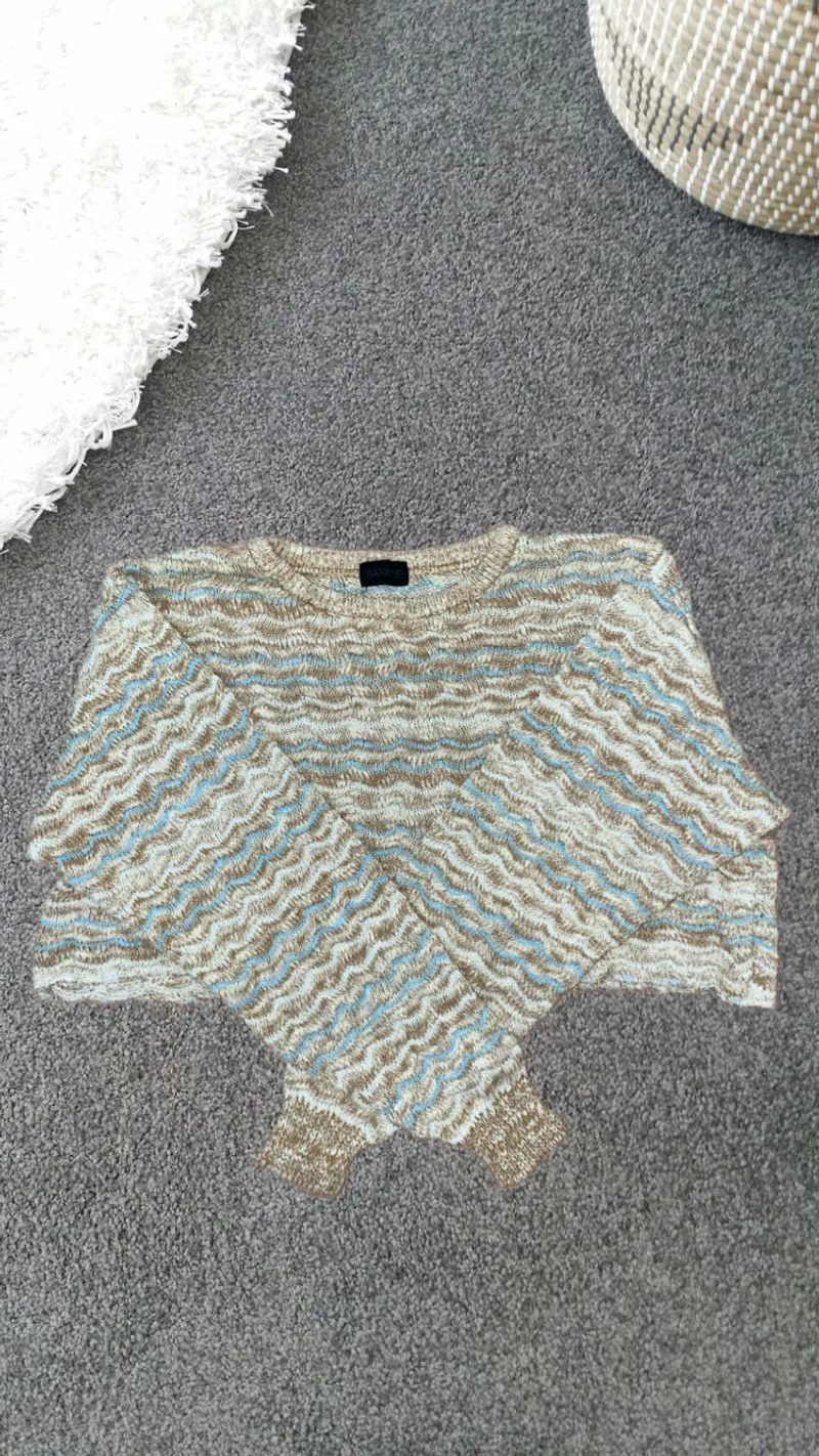 Crop top rajut motif photo 1