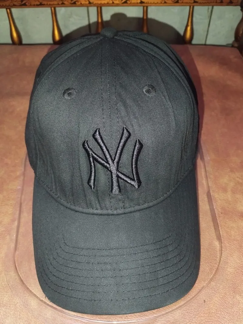 New Era NY Yankees 39THIRTY 71/2 Black On Black Cap photo 1