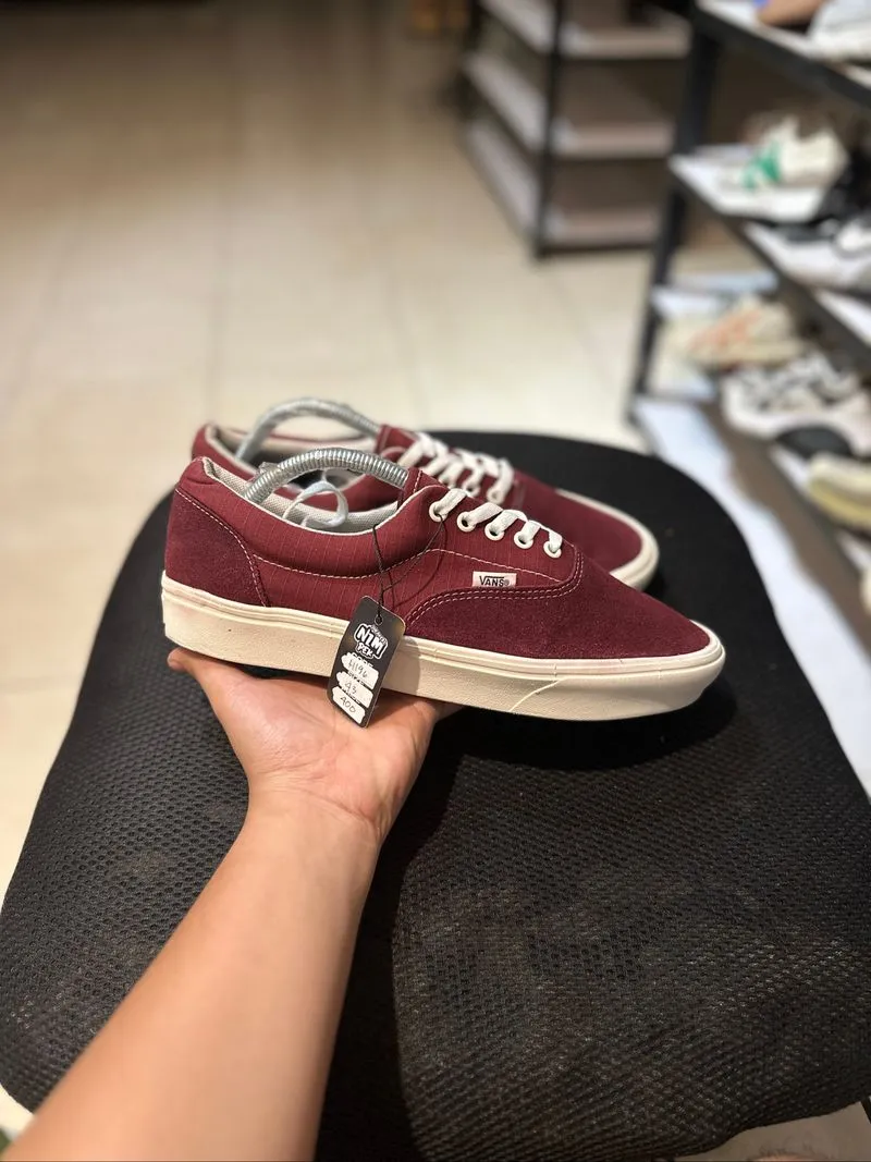 Vans Era maroon photo 1