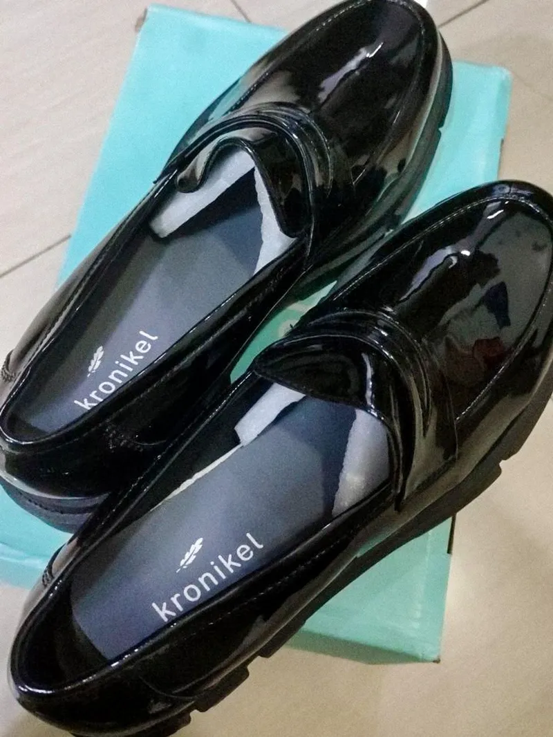 Kronikel Project Minimalist Casual Loafer Wanita black photo 1