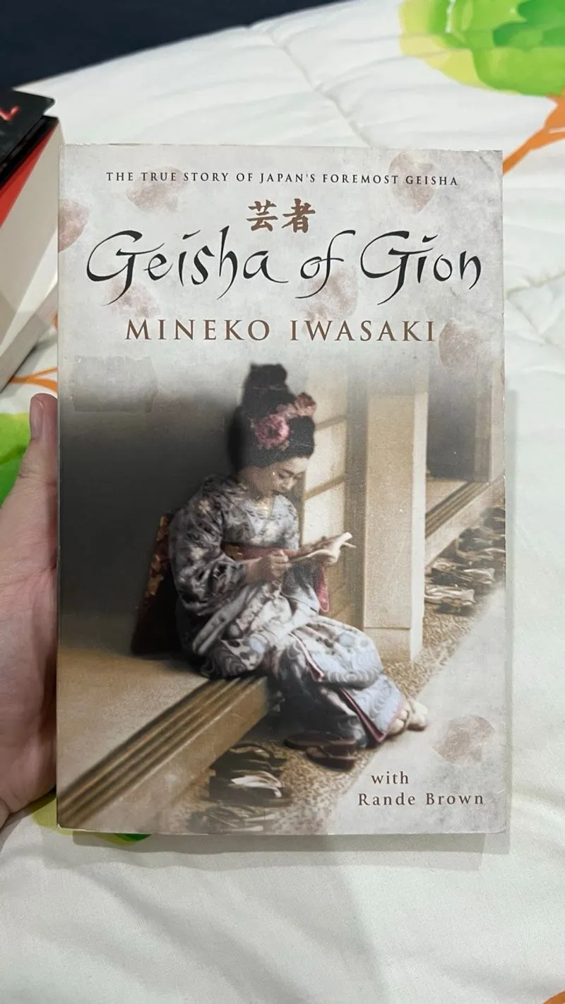 Geisha of Gion by Mineko Iwasaki (English Memoir) photo 1