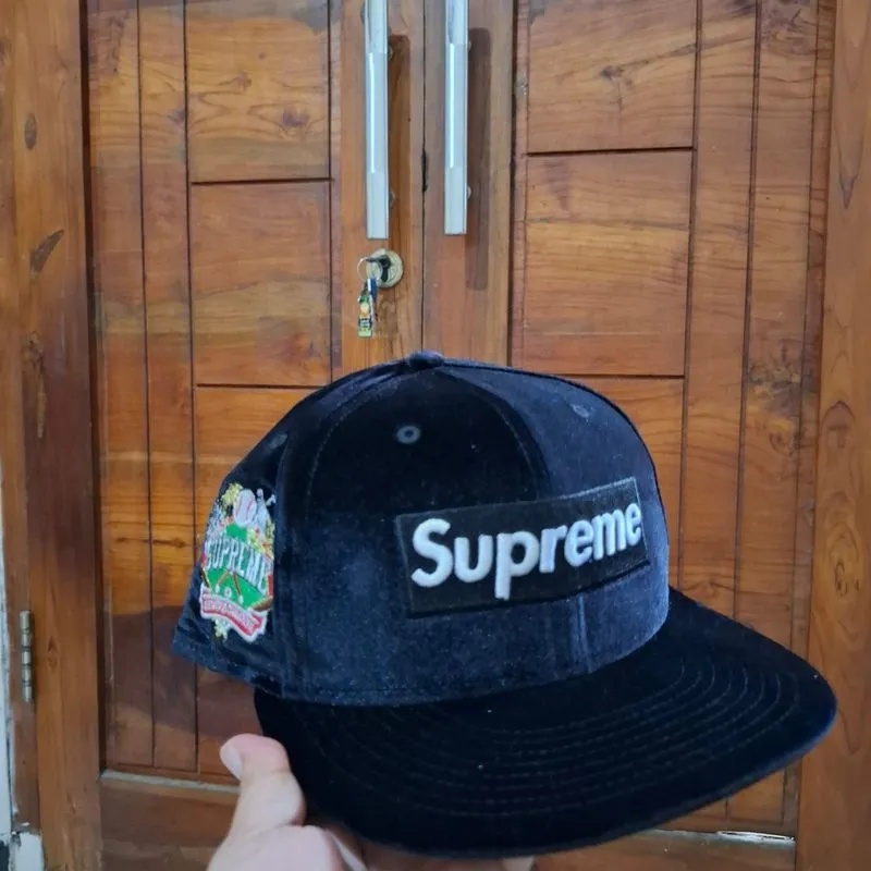 TOPI NEW ERA COLLAB SUPREME WORLD CHAMPIONS photo 1