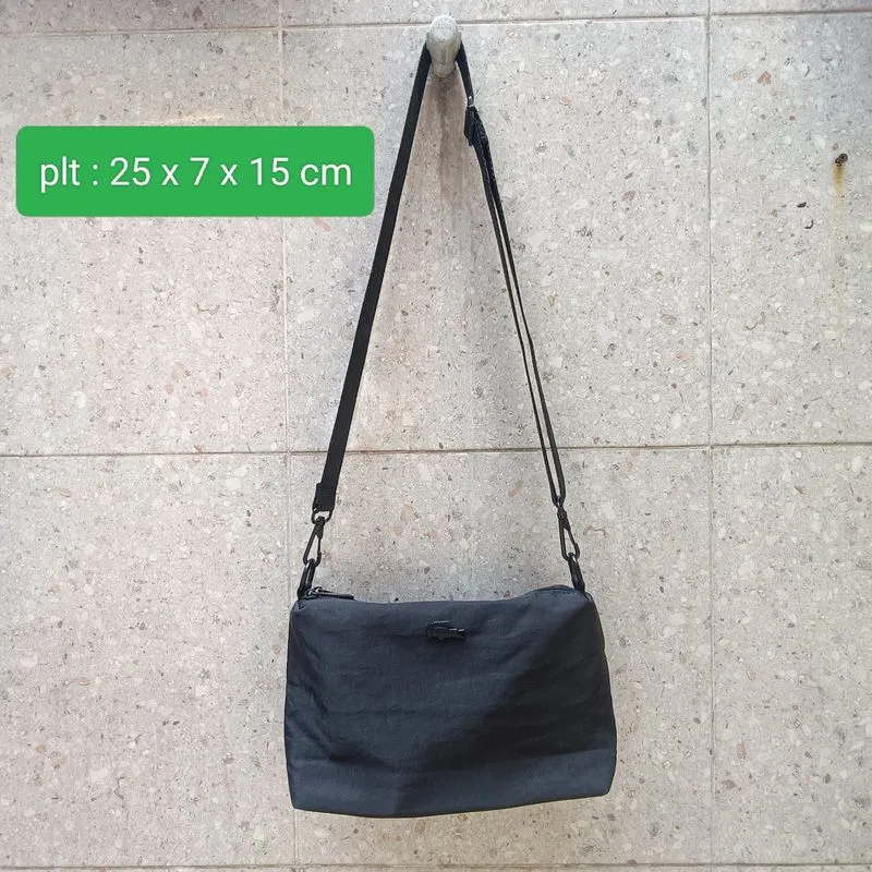 Lacoste tas selempang tas mini sling bag unisex hitam photo 1