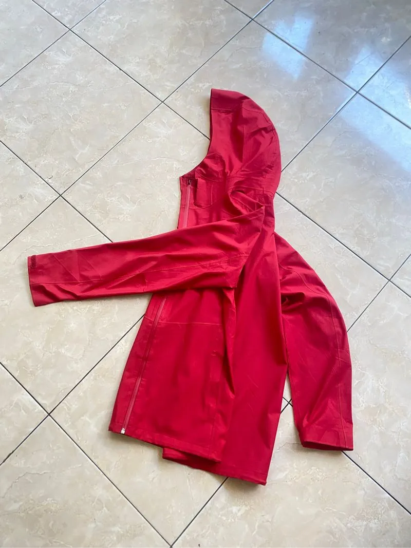 UNIQLO BLOCKTECH PARKA RED photo 1