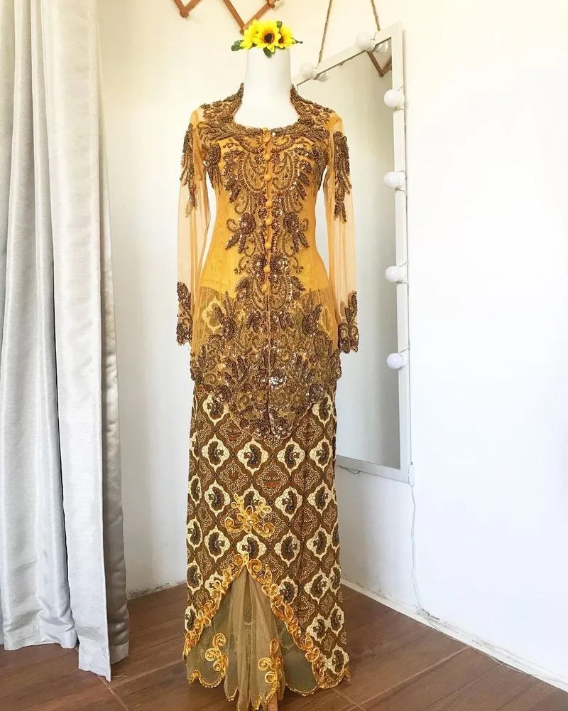 Pakaian adat Pakaian Nasional Wanita gold yellow photo 1