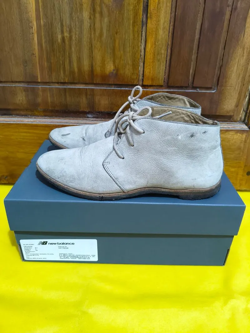 Clarks dessertt boots Cream OG 41/25.5 fit 40 No box 
butuh  photo 1