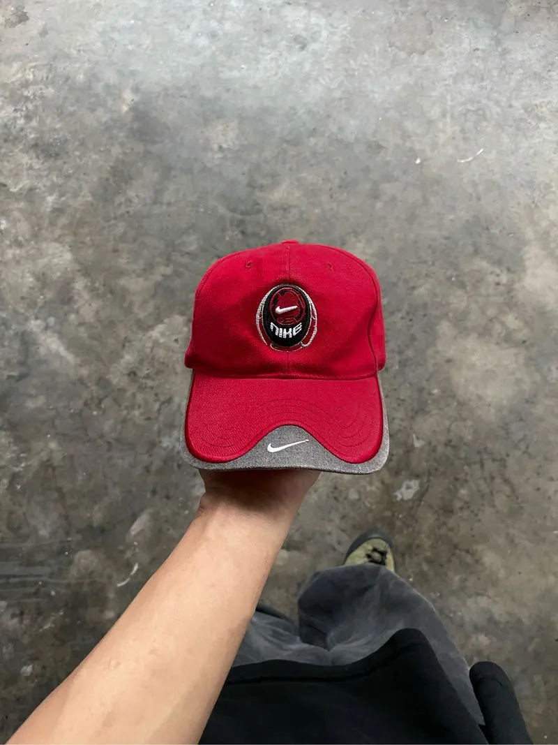 2005s - Vintage Nike ACG Red Caps photo 1