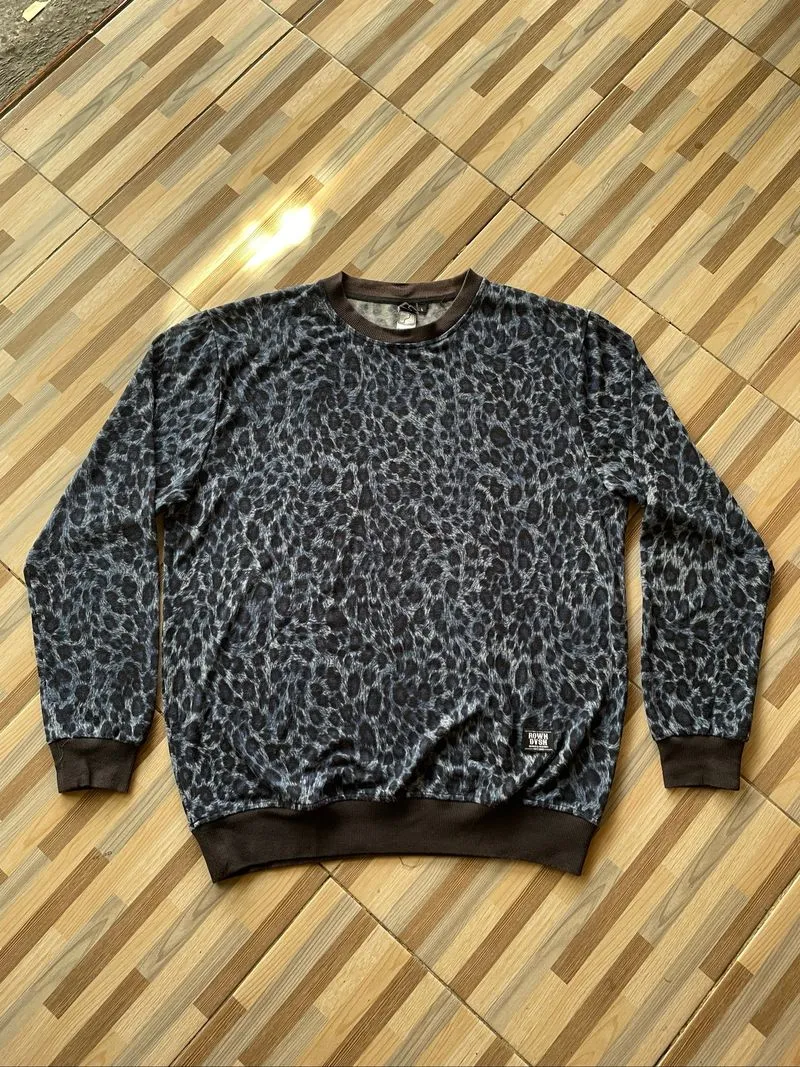sweater rown division lokal product brand photo 1