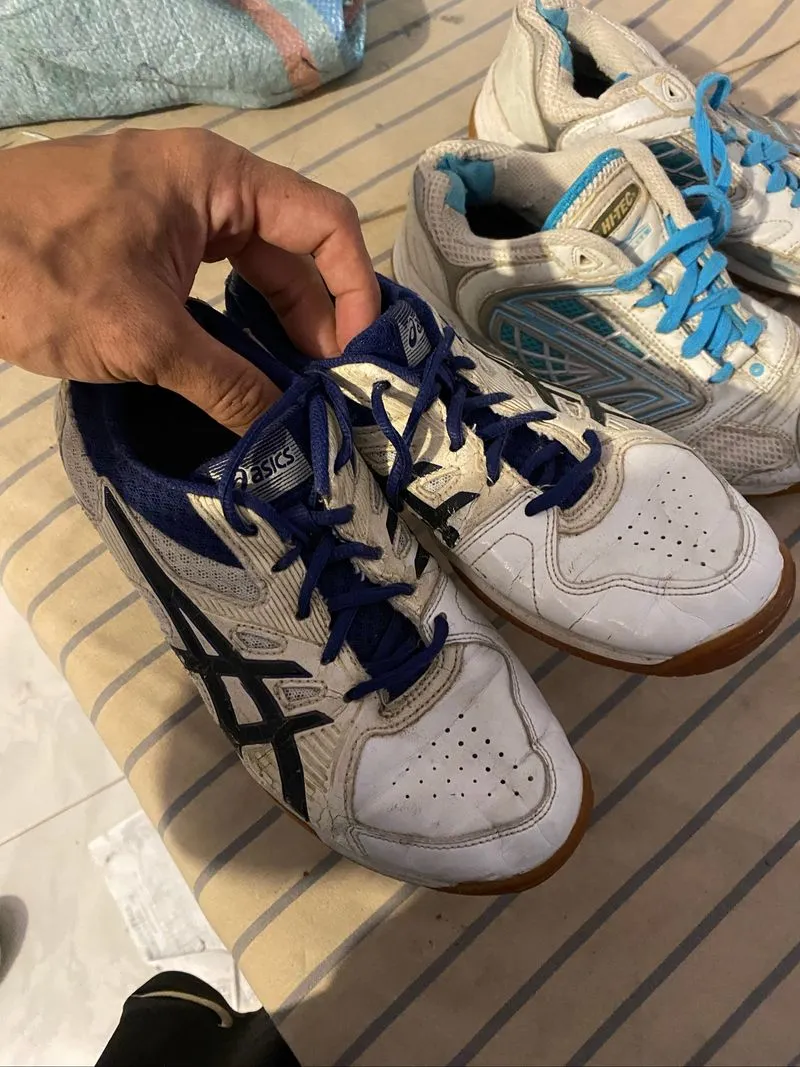 Sepatu badminton size kecil 2pcs photo 1