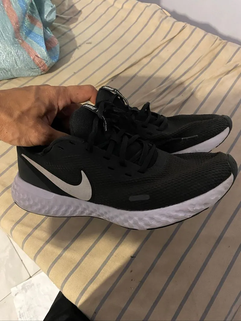Nike Revolution (minus) photo 1