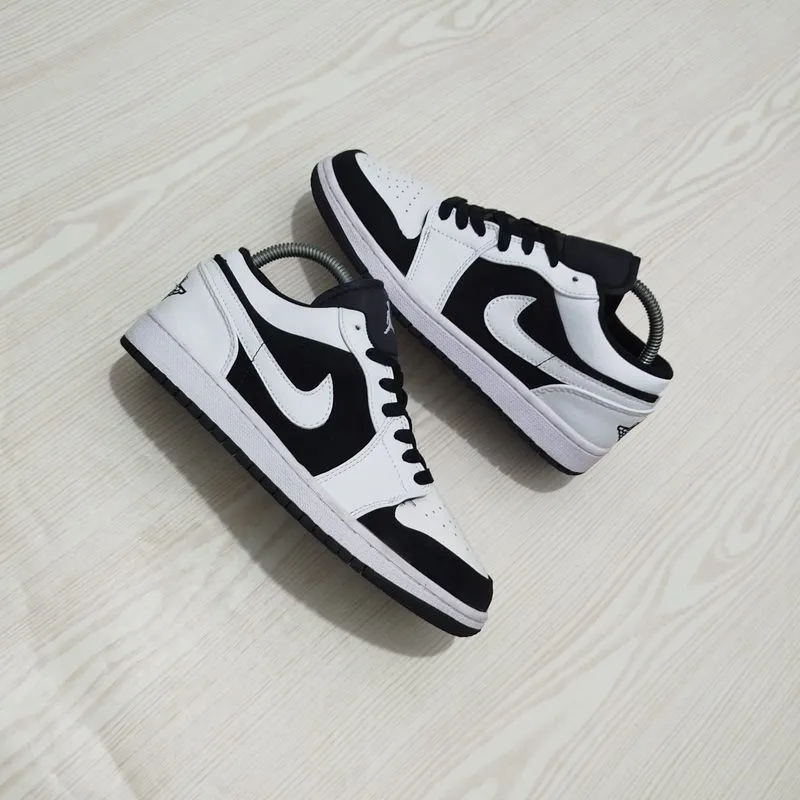Nike Air Jordan photo 1