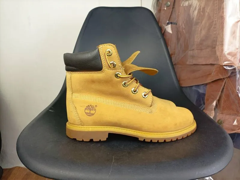TIMBERLAND BOOTS photo 1