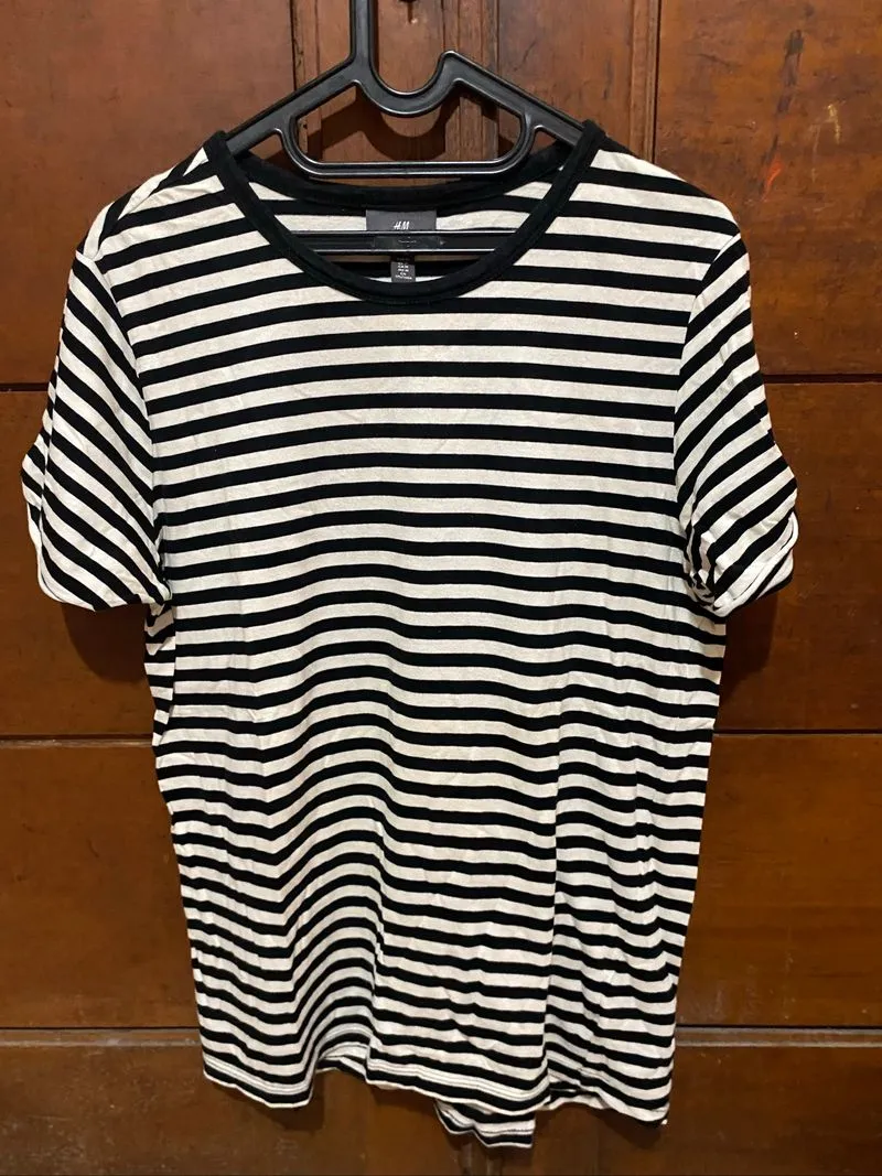 H&M Casual T-Shirt photo 1