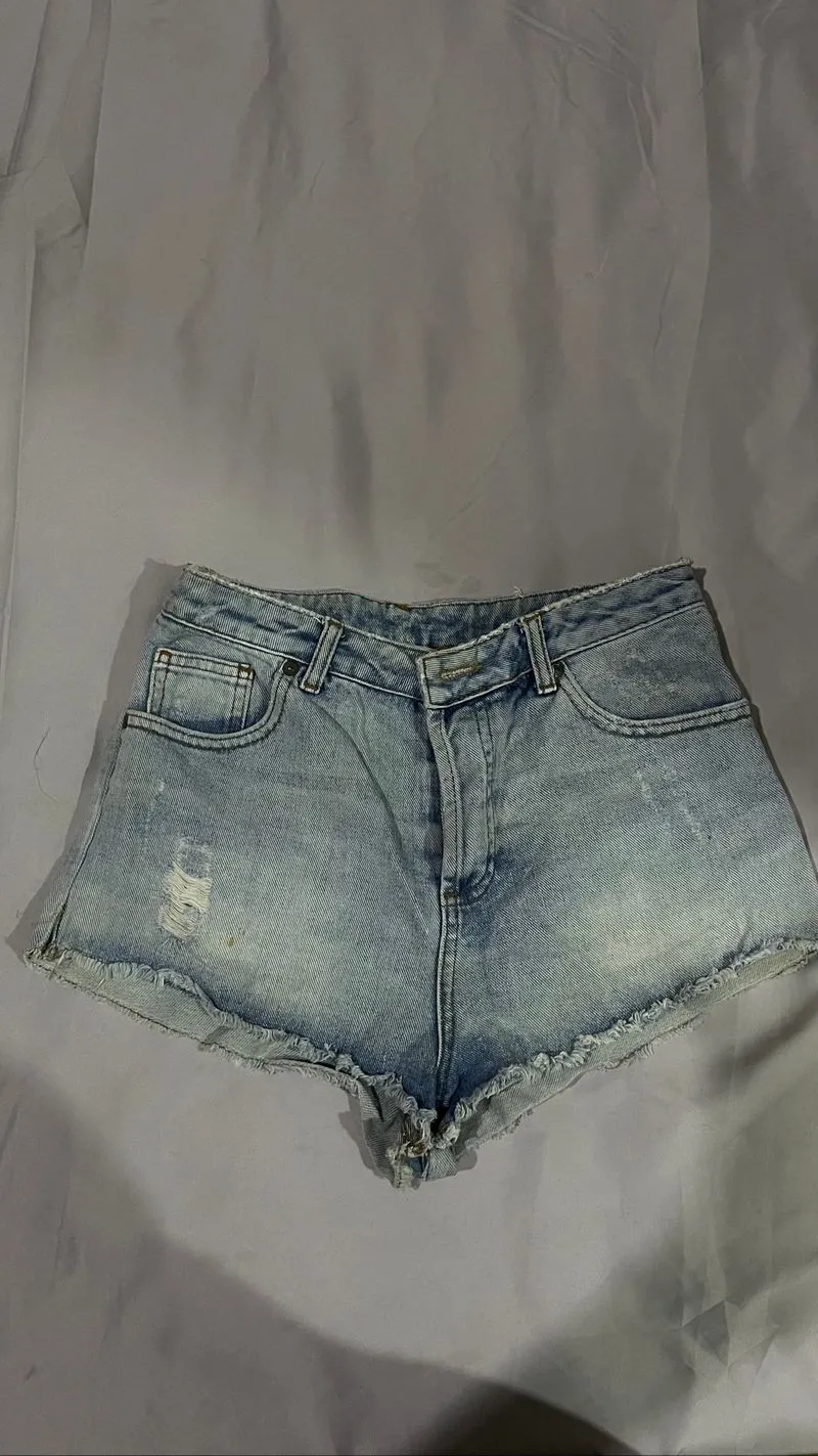 Denim short cewe photo 1