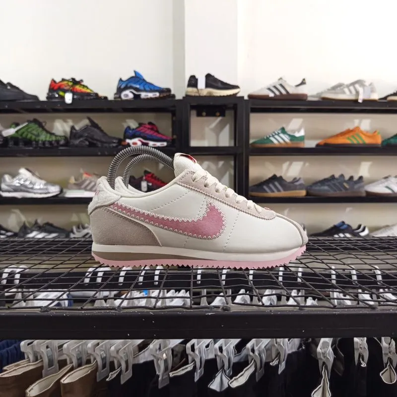 Nike cortez valentine days photo 1