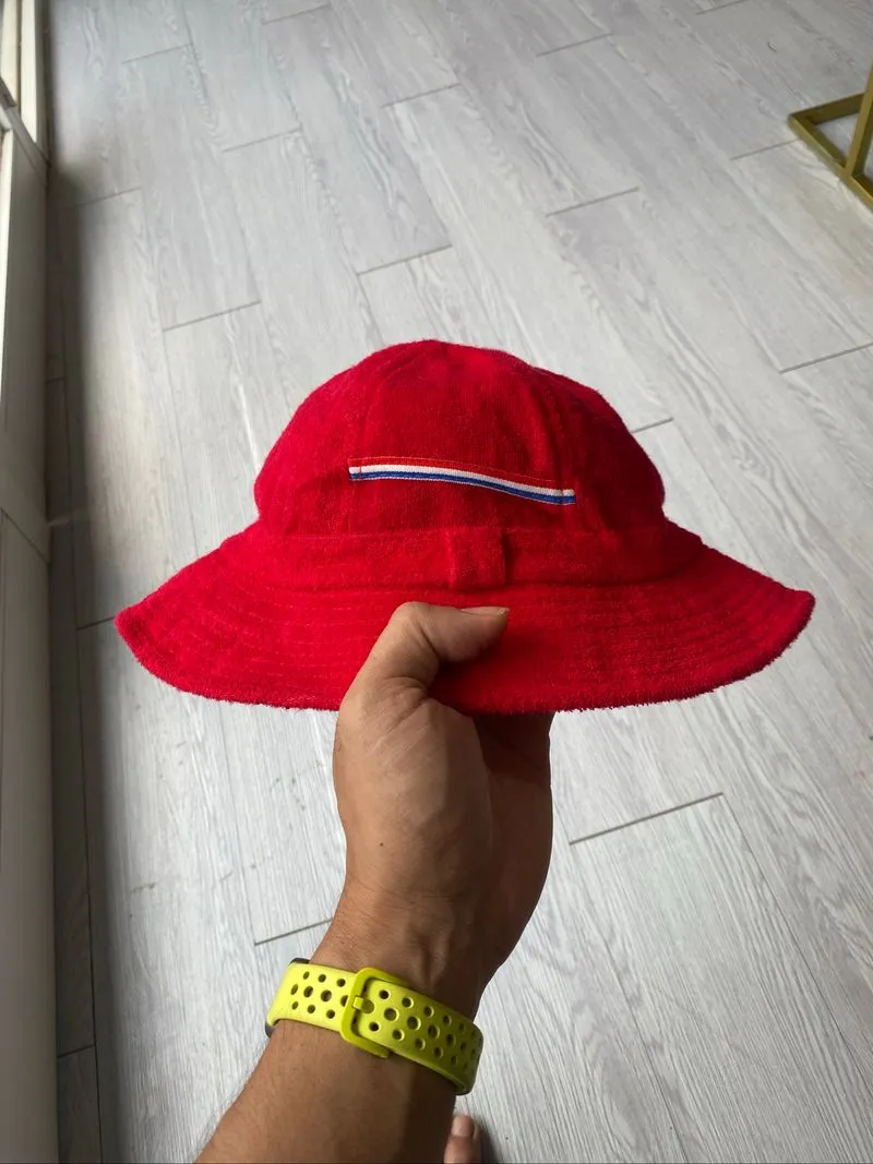 Bucket Hat merah photo 1