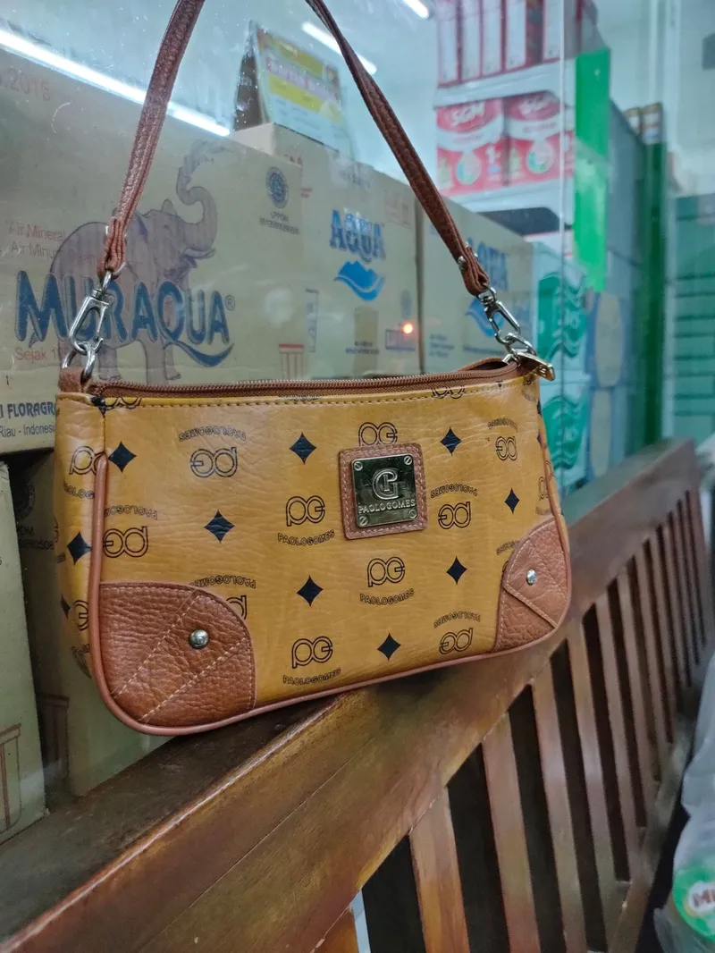 Minimalist Casual Bags & purse Wanita tan brown photo 1
