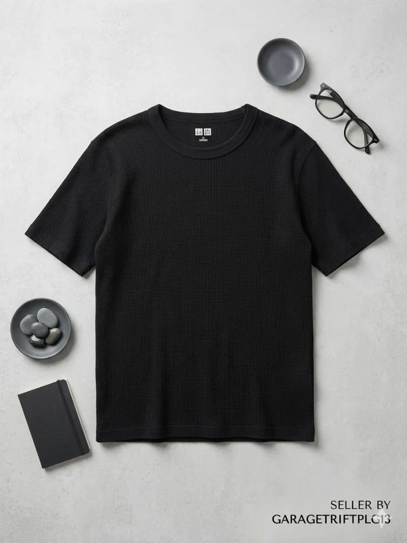 Kaos Uniqlo Basic Black photo 1