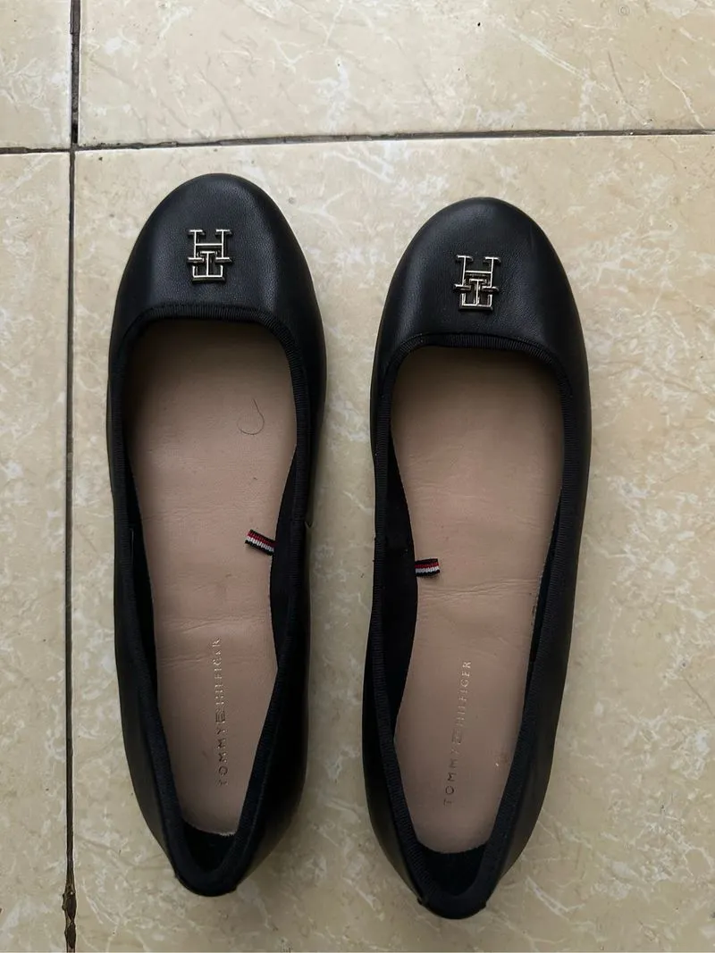 Tommy Hilfiger Sandals & slide Wanita black photo 1