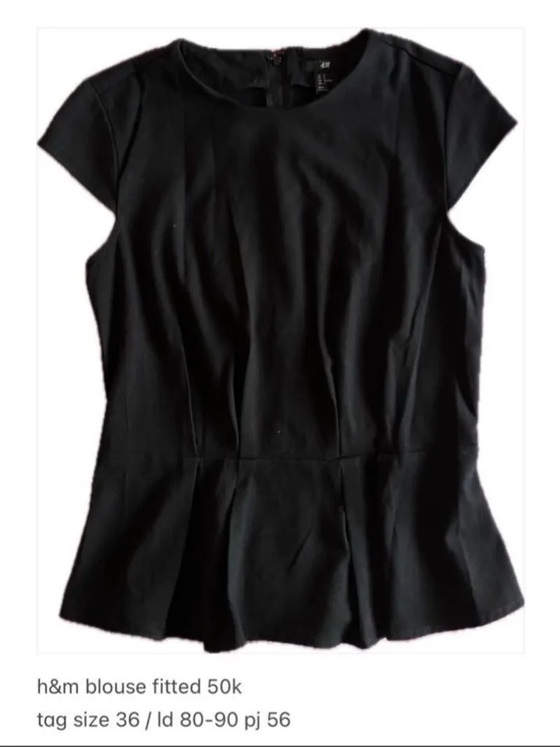 H&M Casual Minimalist Blouse Wanita black photo 1