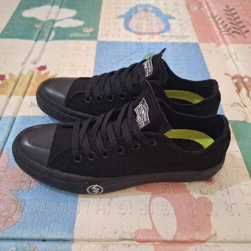 Sepatu Converse All Star Size 39 / 25 cm photo 1