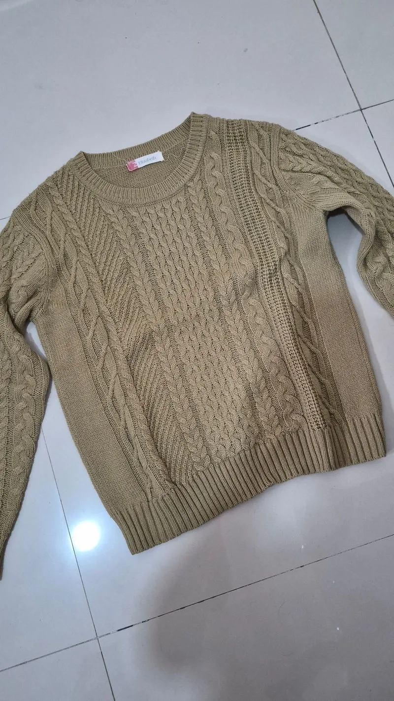 Brown Sweater Elizabeth photo 1