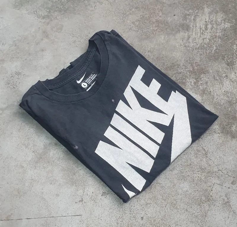 Y2K T-shirt Pria black photo 1