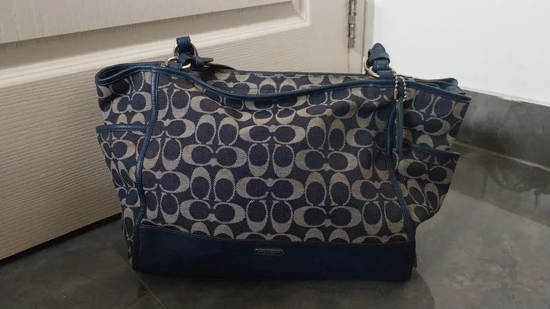 Coach Casual Shoulder bag Wanita navy cream photo 1