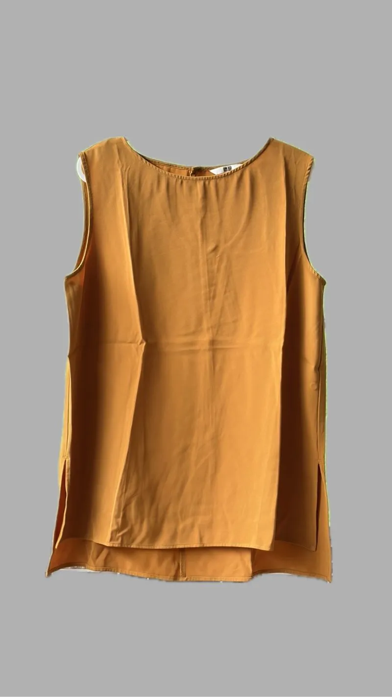 UNIQLO INNER/BLOUSE MUSTARD photo 1