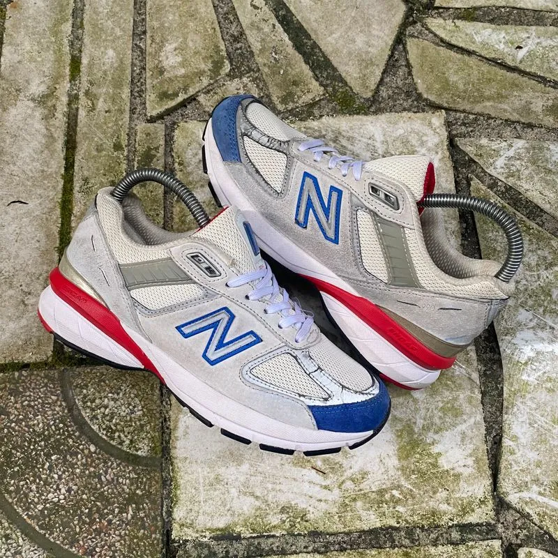 New Balance Casual Sneakers Pria white photo 1
