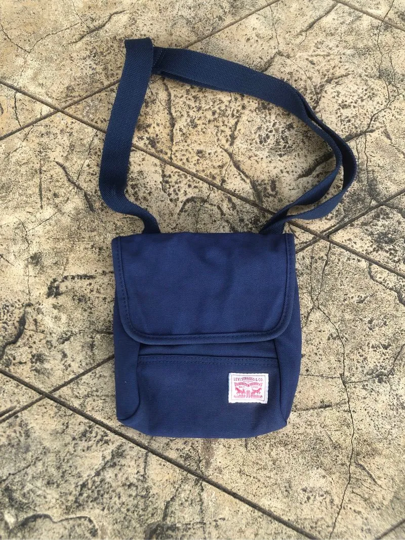 Levis sling bags photo 1