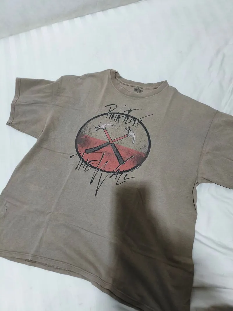 PINK FLOYD THE WALL OFFICIAL MERCH photo 1