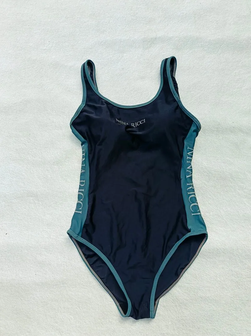 Swimsuit size m Defect  photo 1