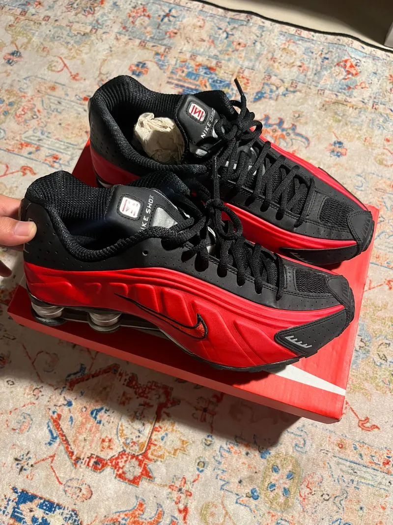 NIKE SHOX R4 RED UNIVERSITY MASIH BARU photo 1