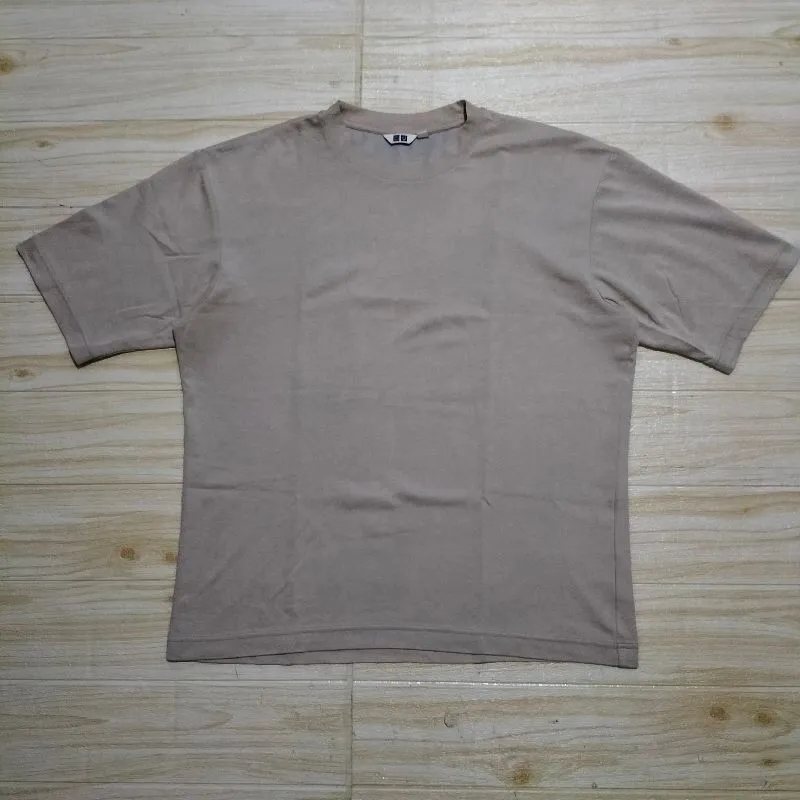 1176. T shirt kaos UNIQLO  Size L  LD114 photo 1