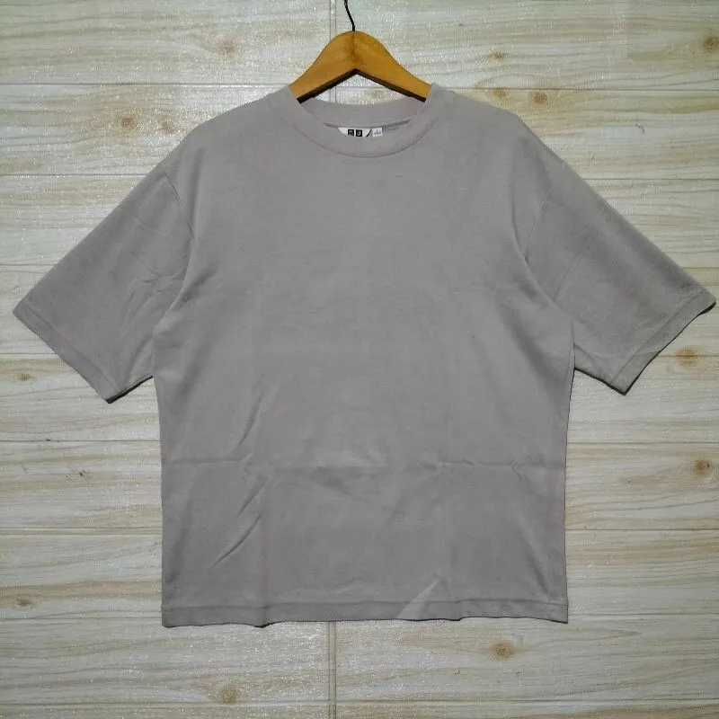1181. T shirt kaos UNIQLO  Size L  LD112 photo 1