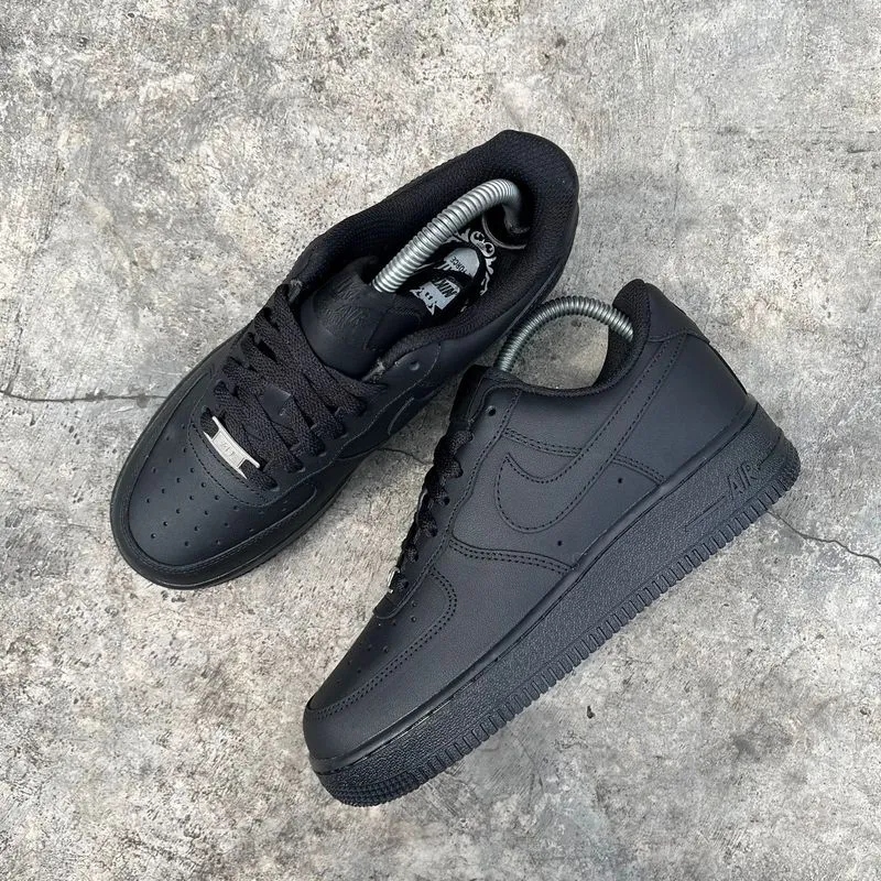 Adidas Streetwear Sportswear Sneakers Wanita black photo 1