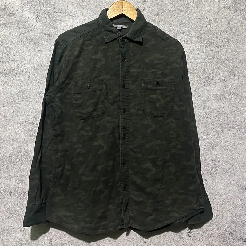 Uniqlo camo kemeja kerja kemeja santai photo 1