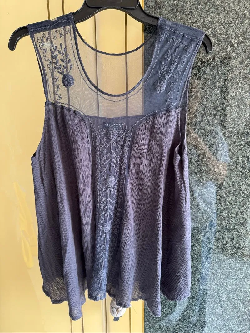 Billabong blouse with lace photo 1