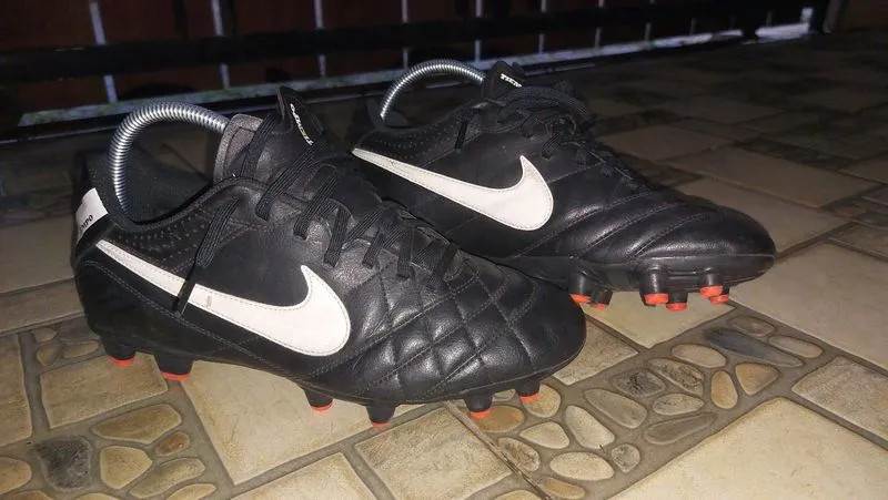 Sepatu Bola Nike Tiempo photo 1