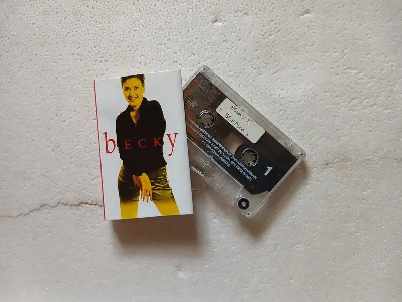 Kaset pita pop BECKY TUMEWU photo 1