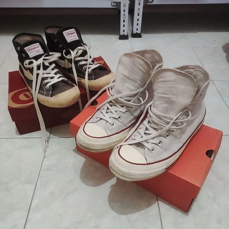 Sepatu Converse Chuck 70 Parchment Size 43 & Sepatu Compass  photo 1