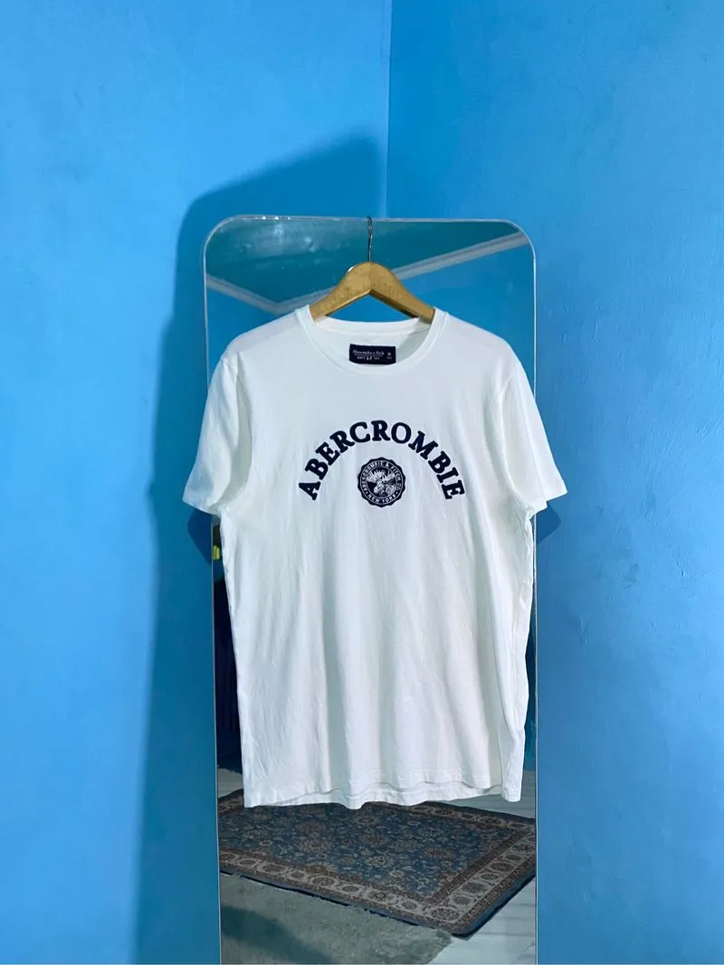 Abercrombie & Fitch Sof Spell out Tee photo 1